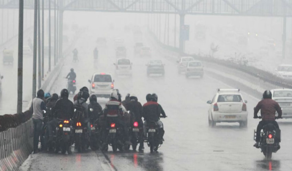 Delhi experienced winter showers
