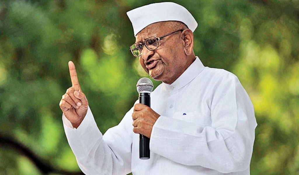 Anna Hazare Makes U-Turn Agreeing with Farmers Committee