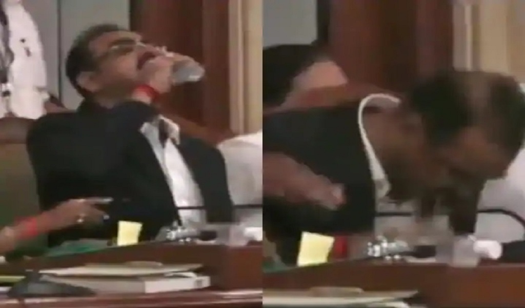 BMC’S DEPUTY MUNICIPAL COMMISSIONER MISTAKENLY DRINKS ‘SANITIZER’ DURING BUDGET EDUCATION PRESENTATION OF THE CIVIC BODY