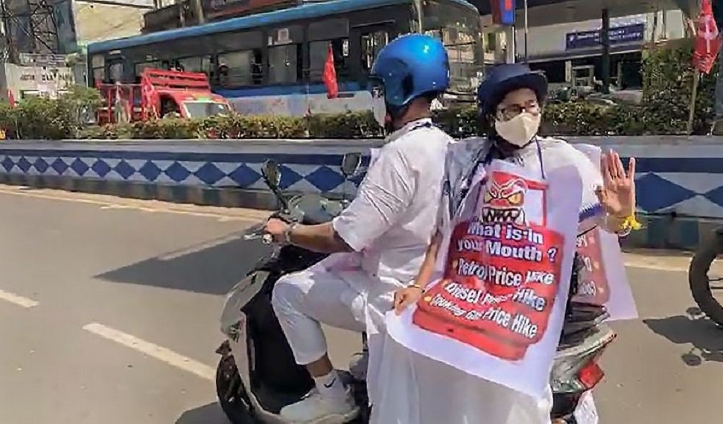 Mamata Banerjee’s Unique Protest Against Fuel Price Hike