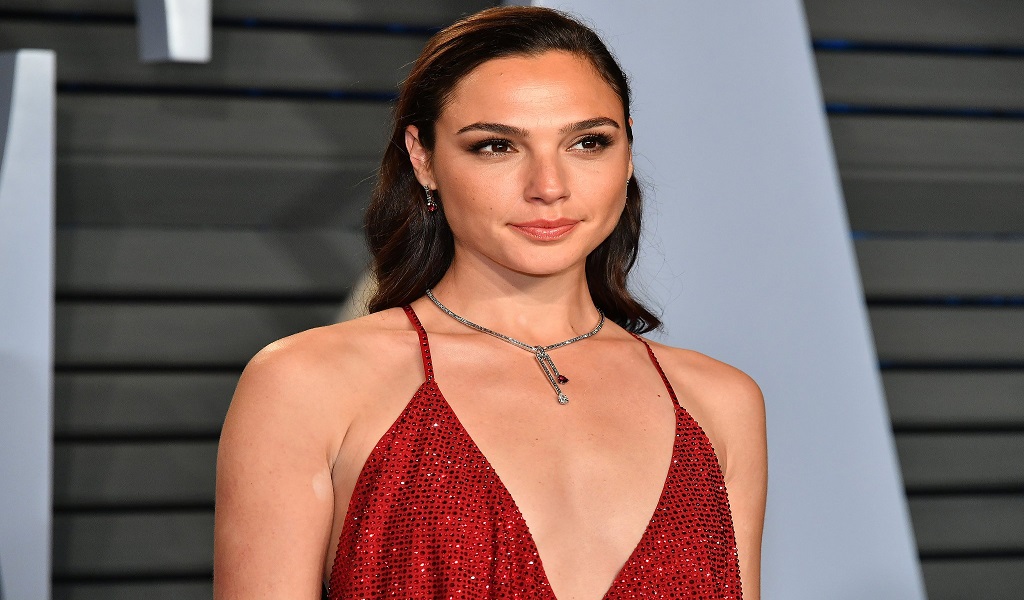 GAL GADOT ‘THE WONDER WOMAN’ TRENDS ON THE INTERNET | FIND WHAT SHE IS HIDING